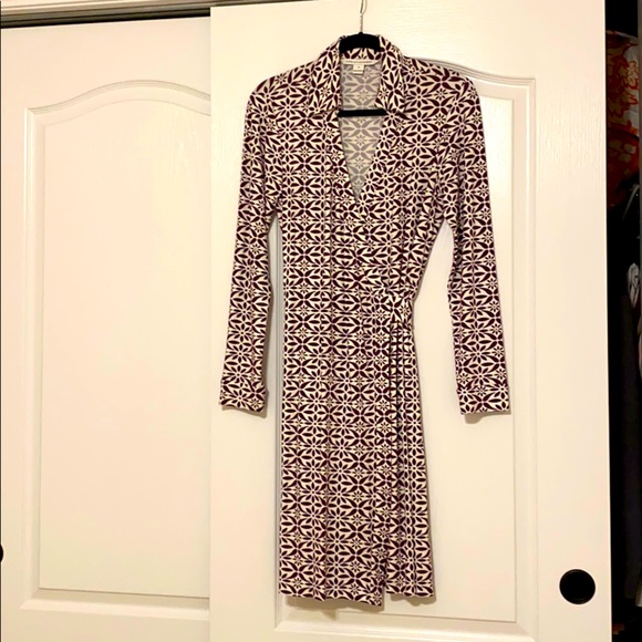 Diane Von Furstenberg Dresses & Skirts - Diane von furstenberg long sleeve silk jersey patterned wrap dress